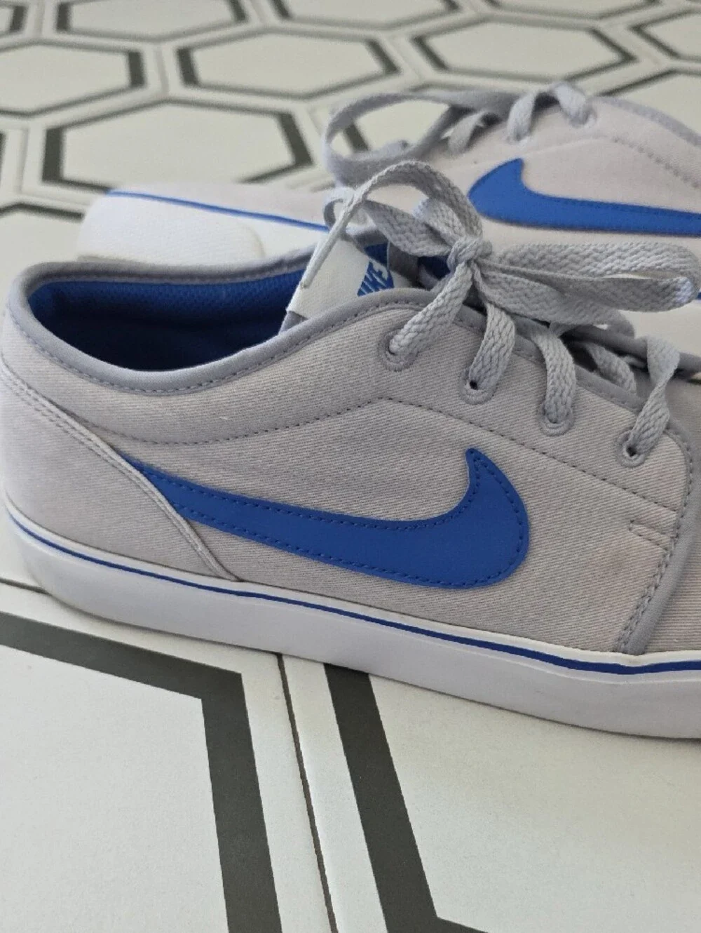 Nike Men’s Low-Top Sneakers - Light Gray with Blue Swoosh